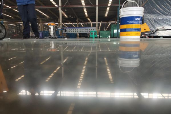 Tham khảo các loại hóa chất phủ bóng sàn để phù hợp với nhu cầu sử dụng